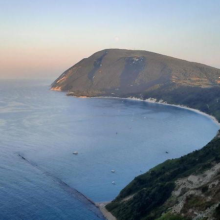 Appartamento In Contesto Esclusivo In Pieno Centro Camerano Luaran gambar